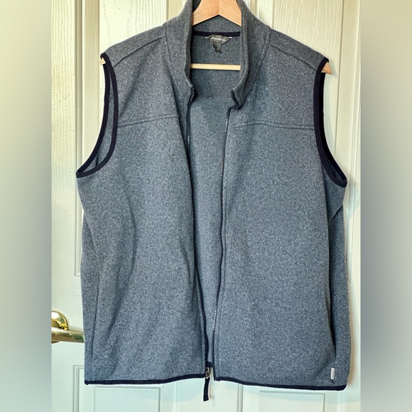 WOMEN’S XL fleece vest Columbia sportswear nearly new $18 Blue/gray zip, pockets - Picture 2 of 14